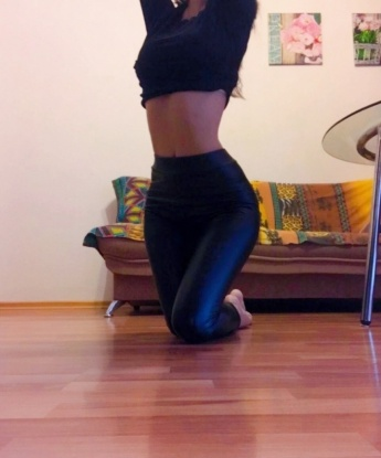 Эмилия, 32 года, 2 размер груди